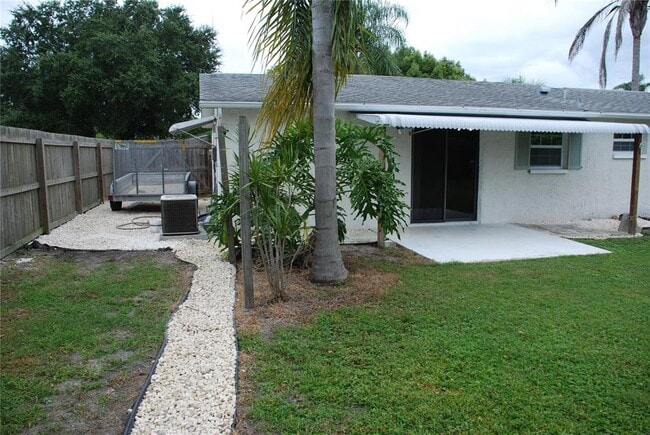 Building Photo - 1624 Springdale Dr