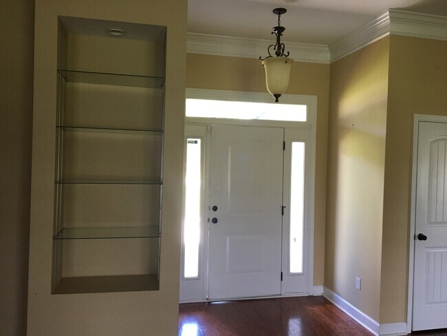 Building Photo - Luxurious 3BR/2BA Home with Stunning Backyard in Cottonwood Neighborhood