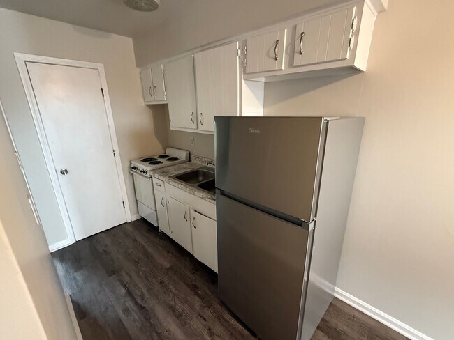 Building Photo - Discover Unmatched Convenience in a Prime Location in your 1 BR, 1BA Apartment! Hablamos Espanol!