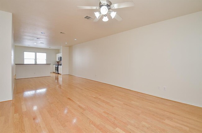 Building Photo - 3027 N Heights Hollow Ln