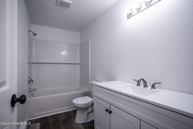 Building Photo - 919 E Spruce Ave