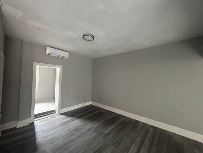 Building Photo - Nice 2Br house with or without voucher