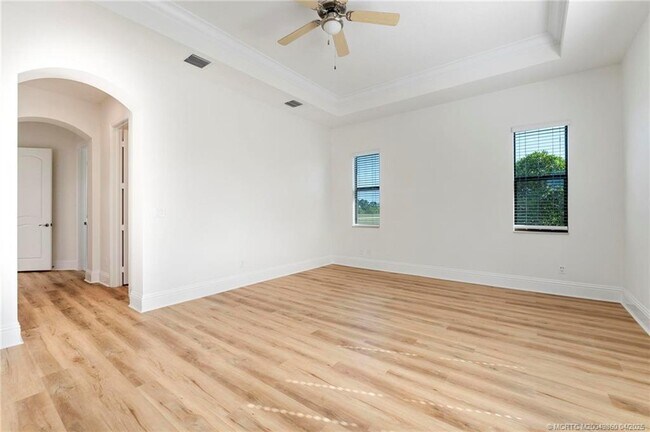 Building Photo - 255 Calmo Cir