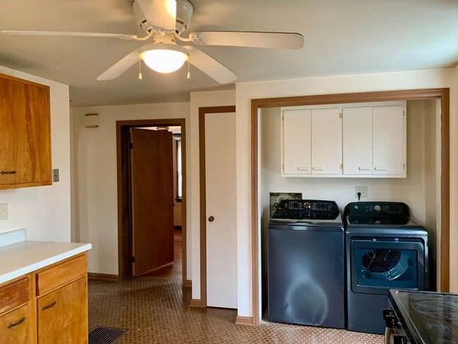 Building Photo - 284 Sycamore St