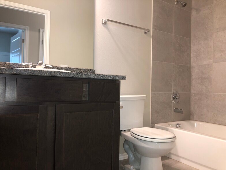Building Photo - 1807 Davidson Ranch Dr