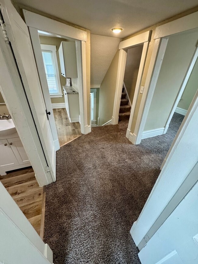 Building Photo - 2542 Glen Echo Dr