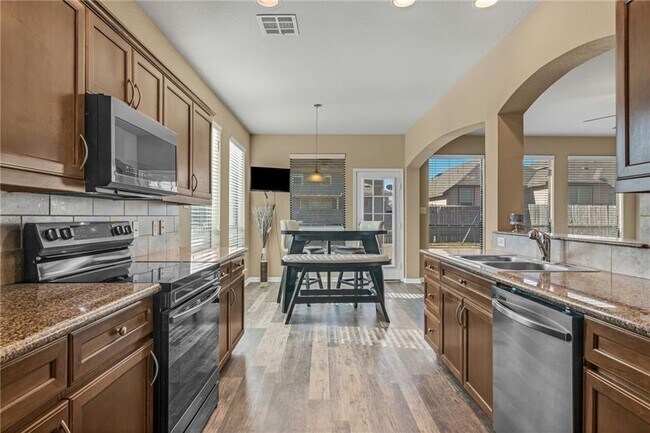 Building Photo - 3418 Castleton Dr