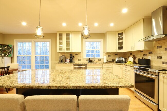 Building Photo - Welcome Home!