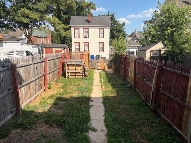 Building Photo - Charming 3 Story Brick Townhome Now Available