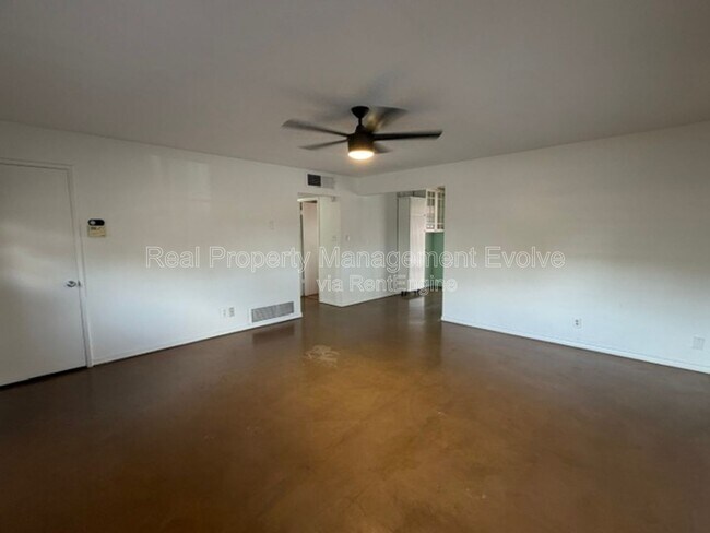 Building Photo - 2246 W Mulberry Dr