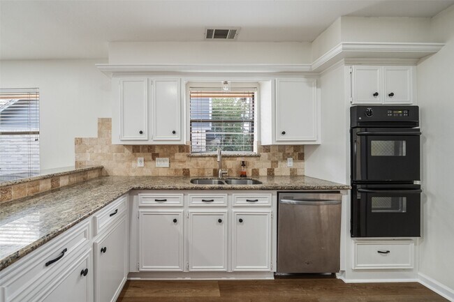 Building Photo - 3518 Cave Springs Dr