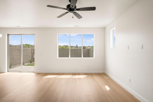 Building Photo - 1008 Manen St