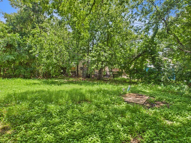 Building Photo - 2702 Cavitt Ave