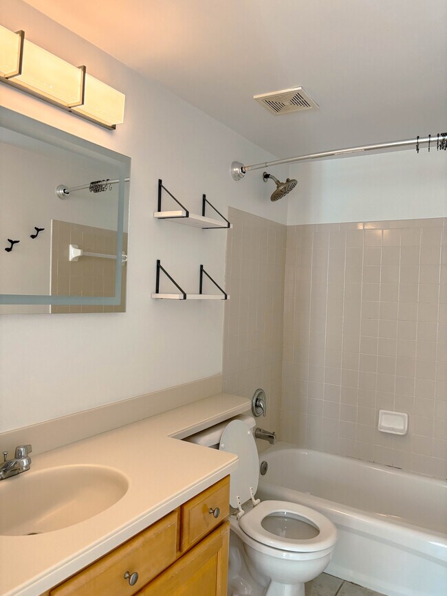 Building Photo - 2411 20th St NW