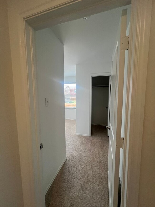 Building Photo - REDUCED RENT!!! Available Now! 4-Bedroom, 3-bath home in OKC!