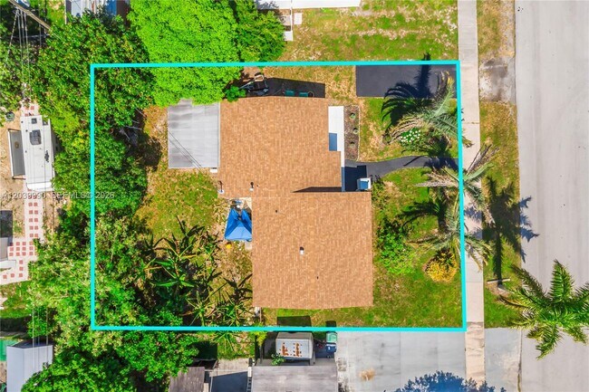 Building Photo - 1010 NW 196th St