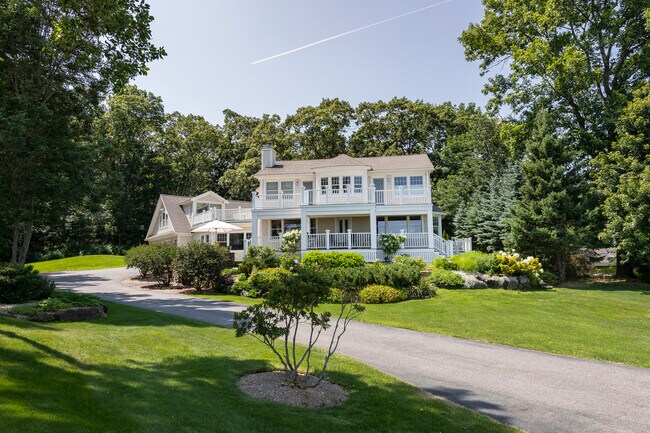 Building Photo - 2 Oak Knoll Rd