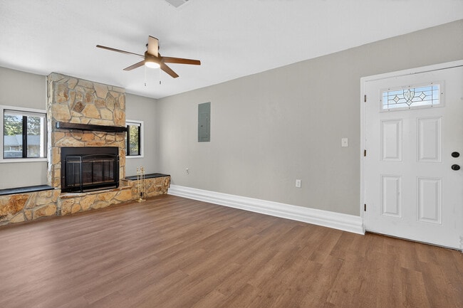 Building Photo - 420 Paradise Rd