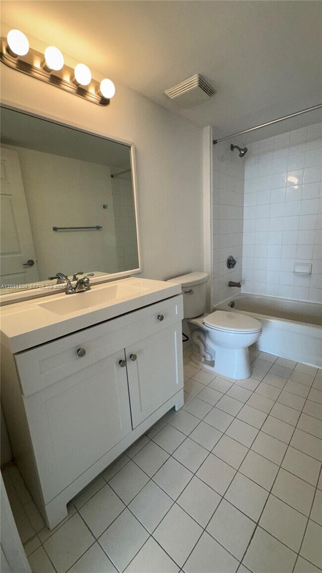 Building Photo - 3000 Coral Wy