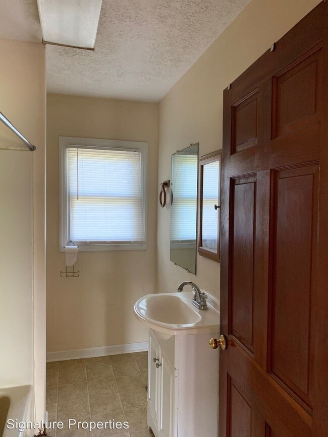 Building Photo - 2 br, 1 bath House - 2016 Love Shop Road
