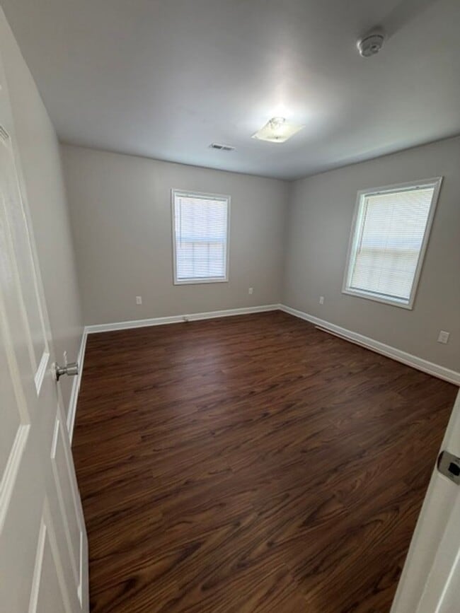 Building Photo - 536 Linwood Ave