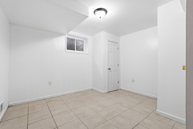 Building Photo - 7211 Martins Ct