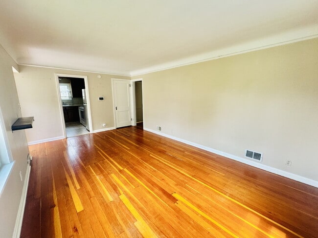 Building Photo - Charming 4-Bed Home with Gleaming Hardwood Floors, fully fenced backyard - 1500 Sq Ft in Minneapo...