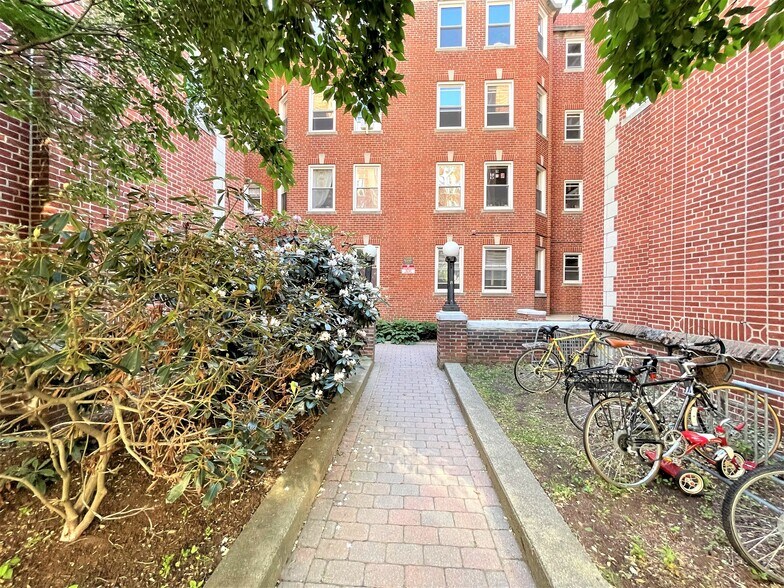 Building Photo - 5 Craigie St