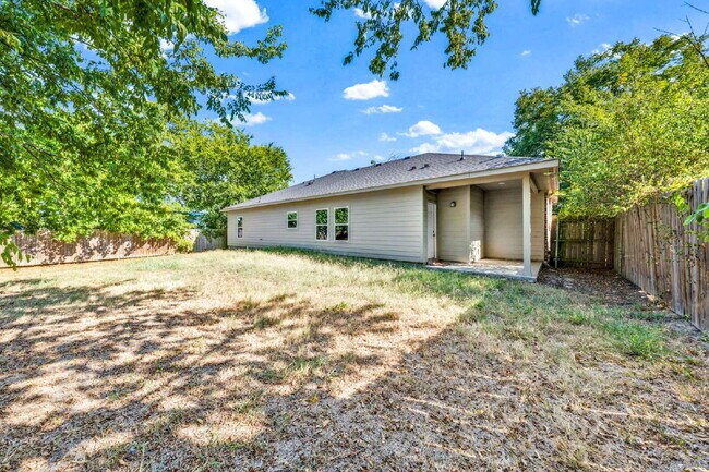 Building Photo - "Charming 3-Bed, 2-Bath Greenville Home with Elegant Granite Countertops!"