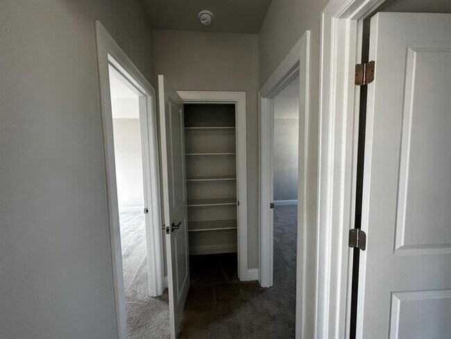 Building Photo - 109 Riverhill Dr