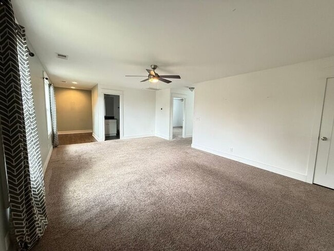 Building Photo - Beautiful Two-Story House in Woodbine - Fenced in Backyard