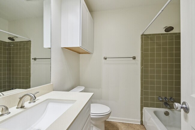 Building Photo - 5345 Mapleton Dr