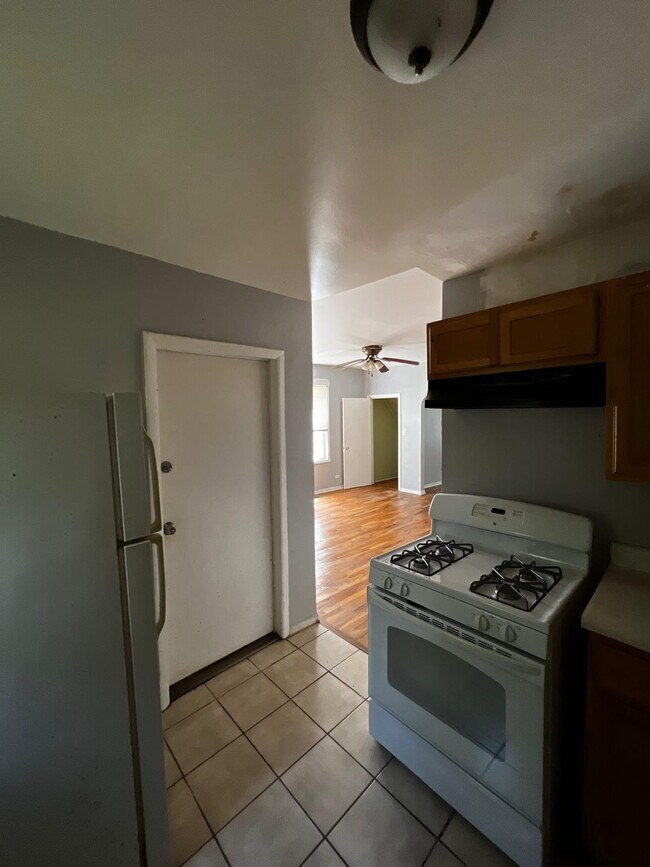 Building Photo - Affordable 2BR/1BA Apartment