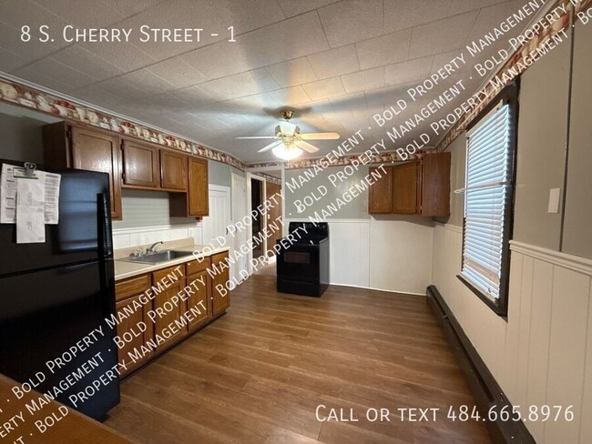 Building Photo - 8 S Cherry St