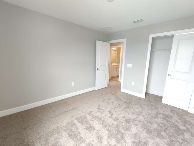 Building Photo - 6211 Baywood Ct