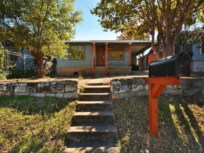 Building Photo - 2407 Bryan St
