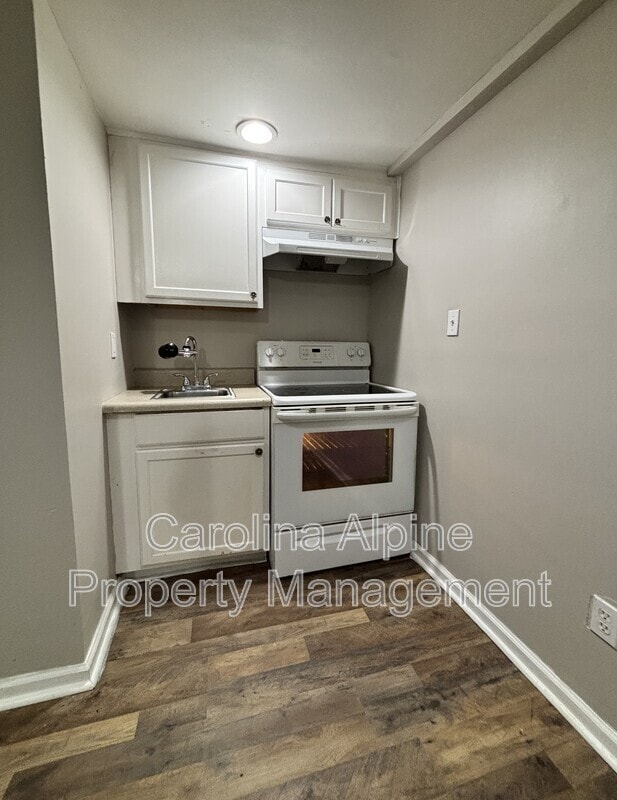 Building Photo - 2512 Finchley Dr