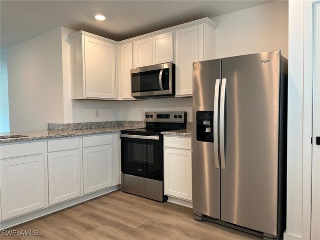 Building Photo - 868 Winwood Cir