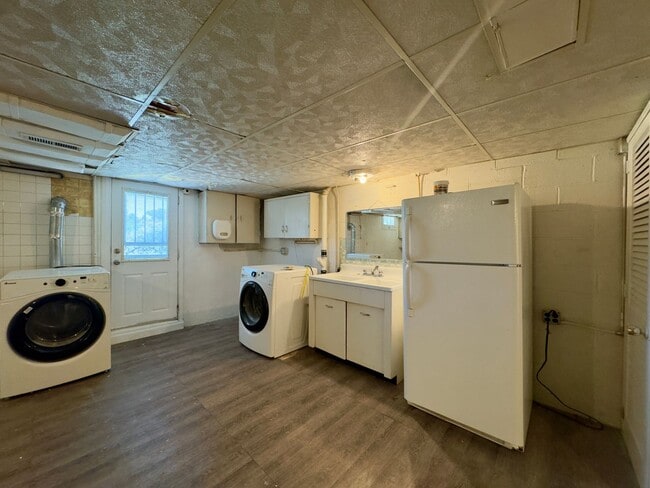 Building Photo - Charming 3 Bedroom/2 Bathroom Townhome in Loch Raven, MD!