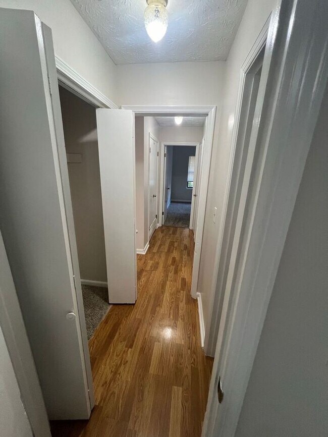 Building Photo - NOW READY!!! Cozy ranch 2 bedroom 1.5 bathroom duplex in Snellville!