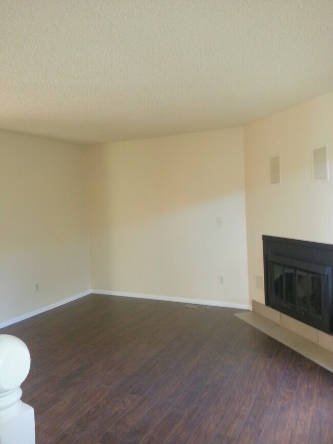 Building Photo - 1603 Cottonwood Dr