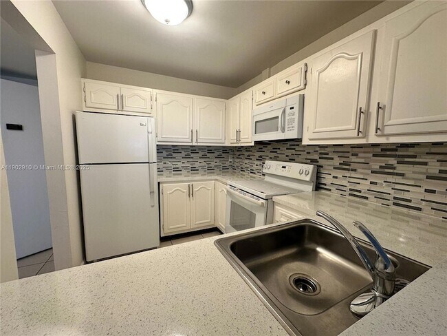 Building Photo - 13685 NE 10th Ave