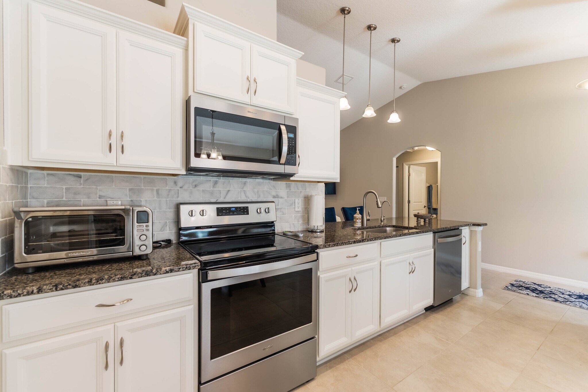 Building Photo - 15 Raeland Ln