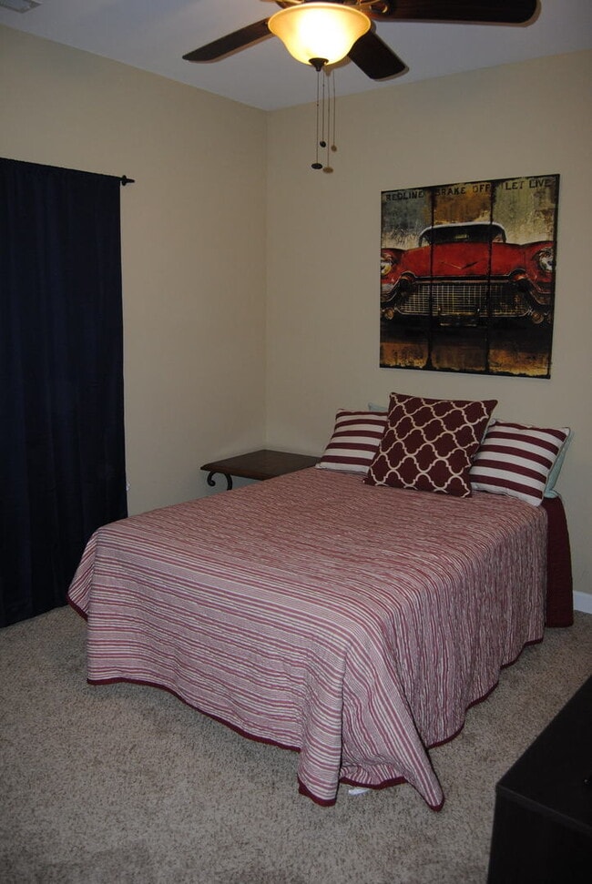 Building Photo - 210 Twilight Dr