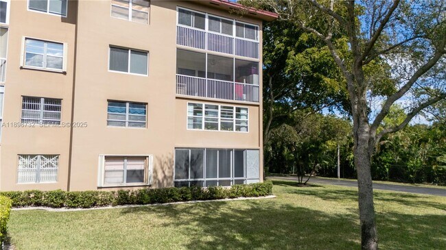 Building Photo - 12750 SW 4th Ct