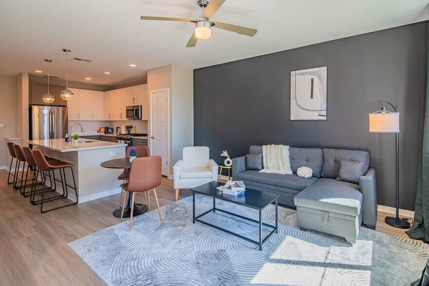 Building Photo - 777 E Stella Ln