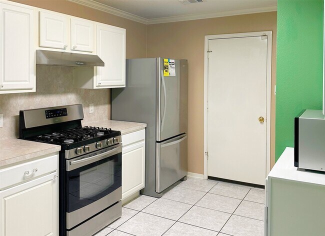 Building Photo - 16015 Youpon Valley Dr