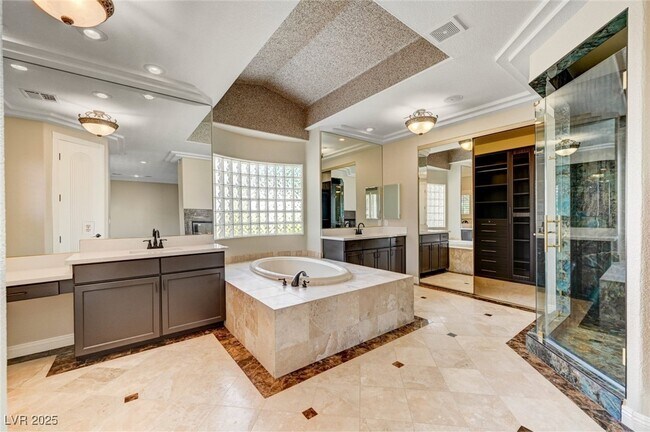 Building Photo - 9813 Edgeview Pl