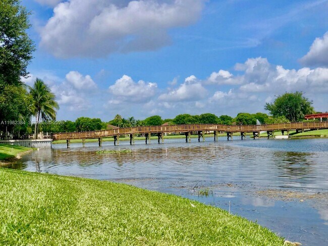 Building Photo - 2557 Centergate Dr