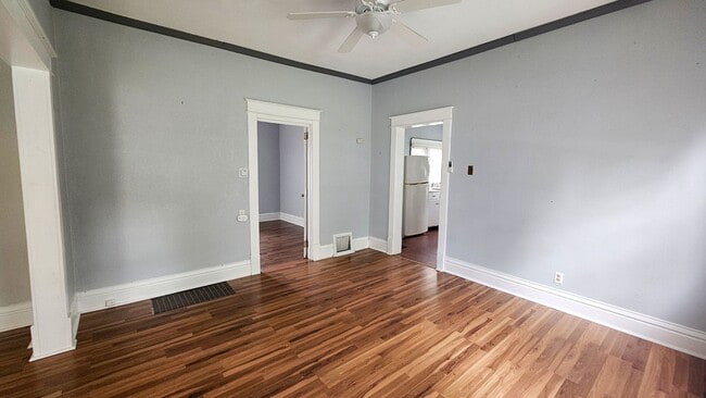 Building Photo - Charming Historic 2-Bedroom Home in Des Mo...